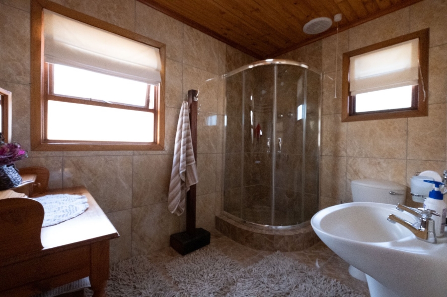 To Let 4 Bedroom Property for Rent in Herolds Bay Western Cape